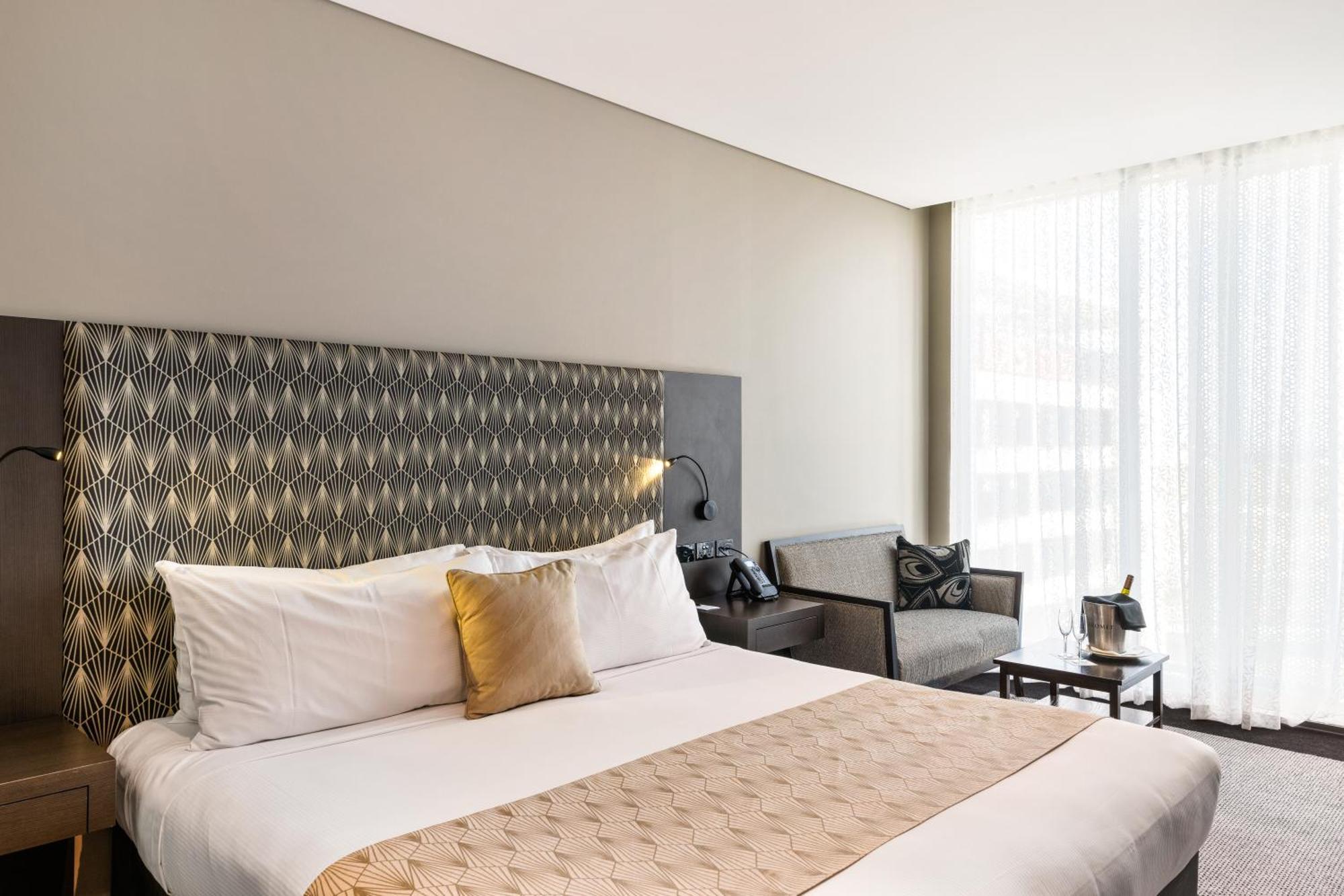 Pullman Brisbane Airport Otel Dış mekan fotoğraf A bedroom at the hotel