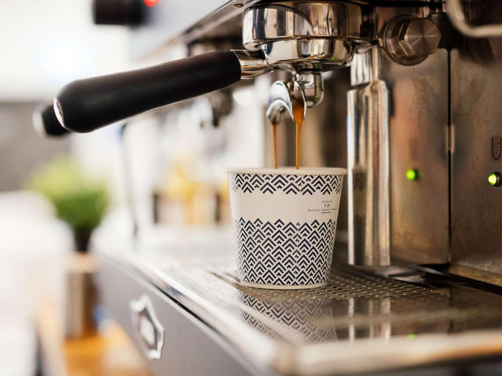 Pullman Brisbane Airport Otel Dış mekan fotoğraf Espresso machine