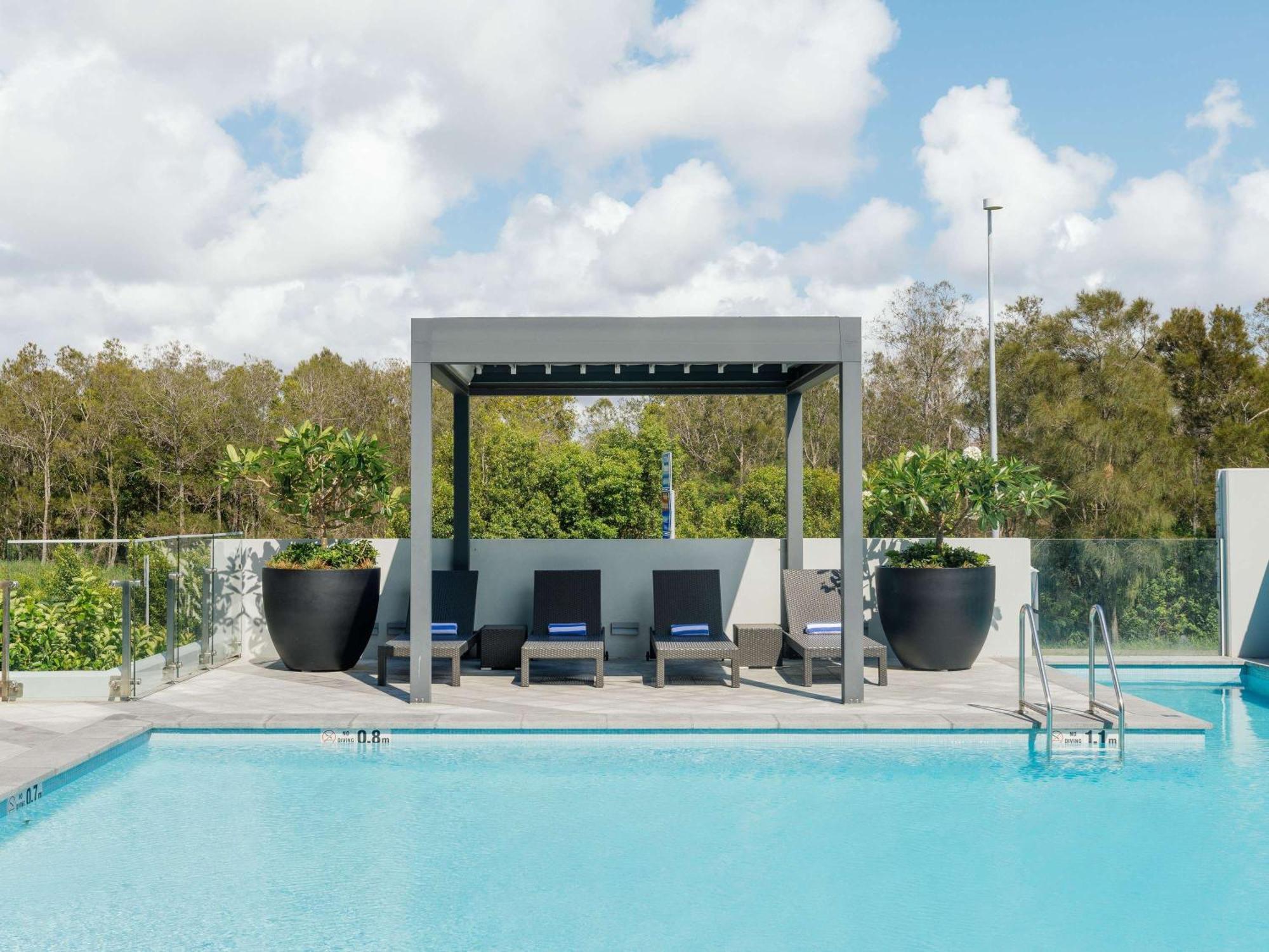 Pullman Brisbane Airport Otel Dış mekan fotoğraf The pool at the hotel