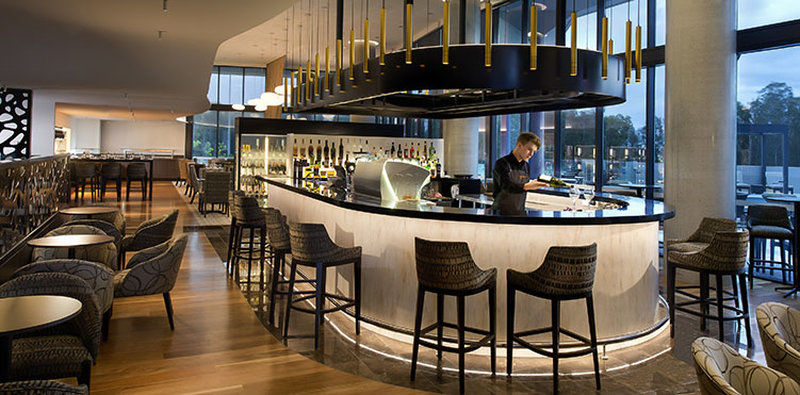 Pullman Brisbane Airport Otel Dış mekan fotoğraf The bar at the 101 lounge